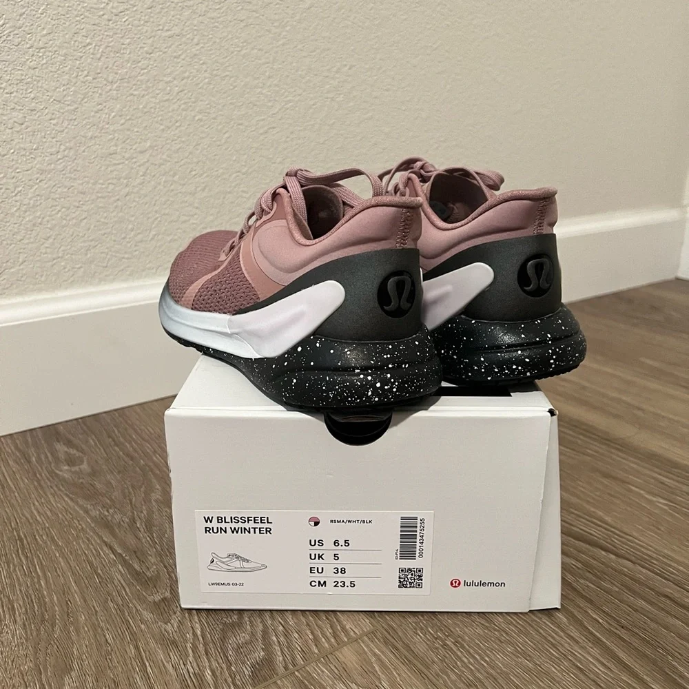 Lululemon Blissfeel running shoes Women's sz 6.5 - Picture 4 of 9